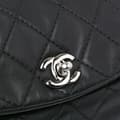 Pikkukuva 5 / 10: Pre-owned Chanel Quilted Calfskin Curvy Flap Black