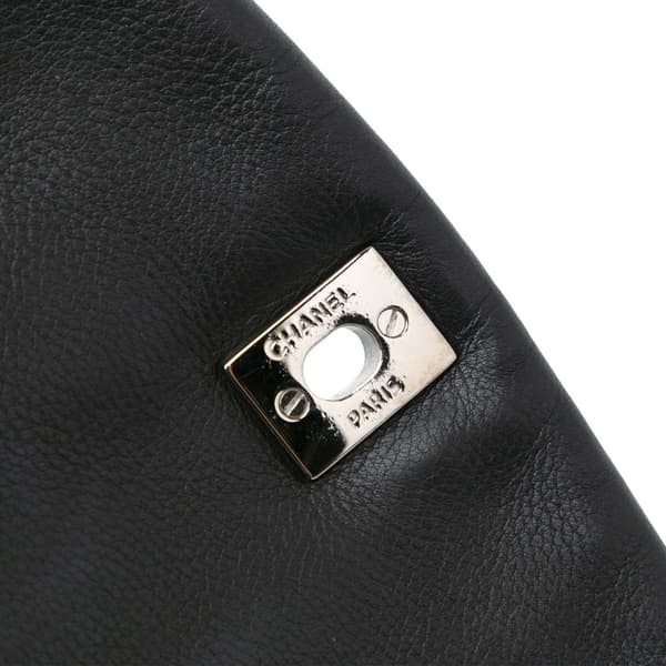 Pre-owned Chanel Quilted Calfskin Curvy Flap Black