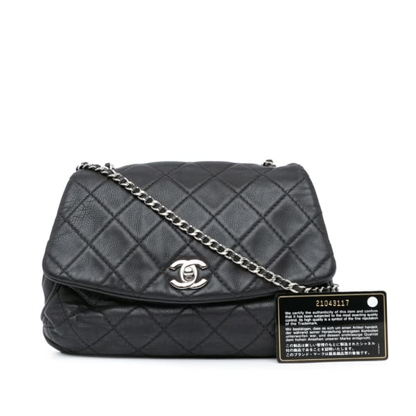 Pre-owned Chanel Quilted Calfskin Curvy Flap Black