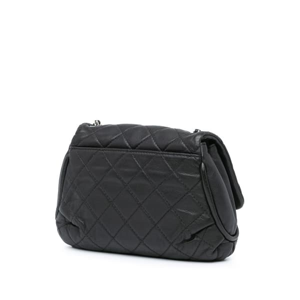 Pre-owned Chanel Quilted Calfskin Curvy Flap Black