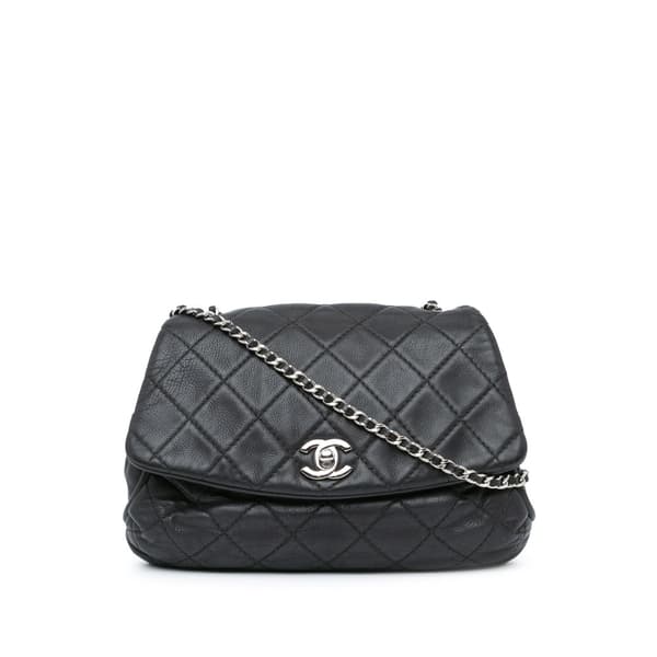 Pre-owned Chanel Quilted Calfskin Curvy Flap Black