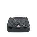 Pikkukuva 1 / 10: Pre-owned Chanel Quilted Calfskin Curvy Flap Black