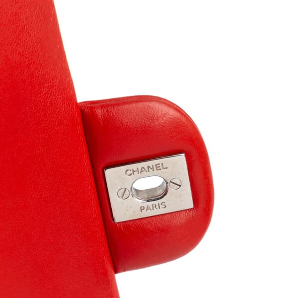 Pre-owned Chanel Medium Classic Lambskin Double Flap Red