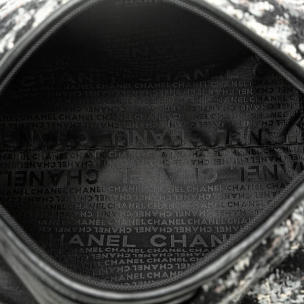 Pre-owned Chanel Tweed Camellia Shoulder Bag Gray