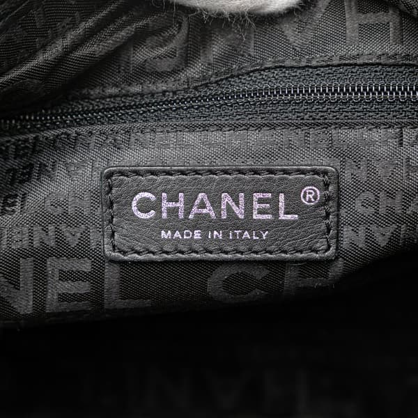 Pre-owned Chanel Tweed Camellia Shoulder Bag Gray