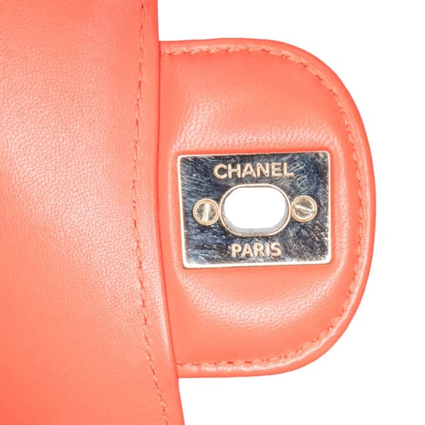 Pre-owned Chanel Medium Classic Chevron Lambskin Double Flap Red
