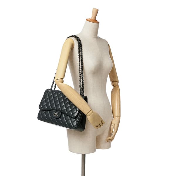 Pre-owned Chanel Jumbo Classic Caviar Double Flap Black