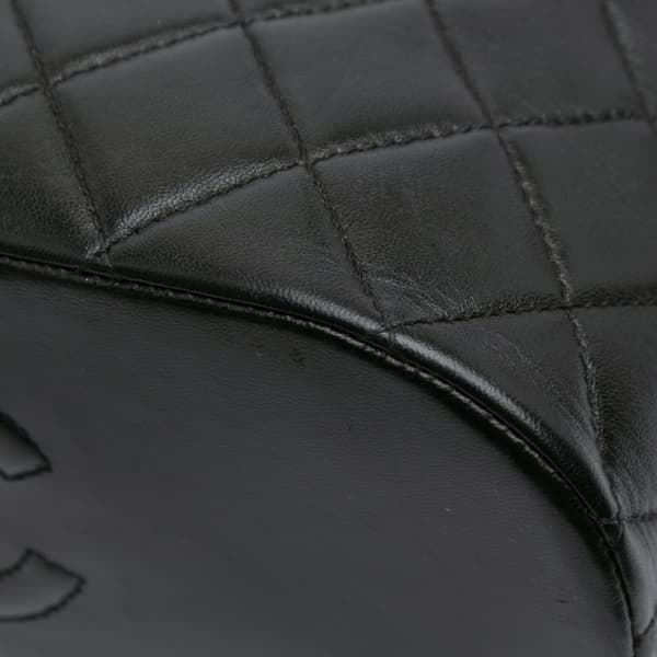 Pre-owned Chanel Quilted Lambskin Shoulder Bag Black