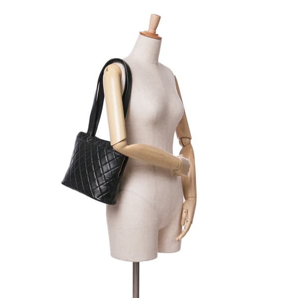 Pre-owned Chanel Quilted Lambskin Shoulder Bag Black