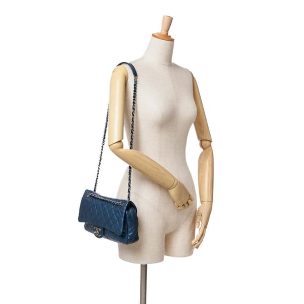 Pre-owned Chanel Medium Quilted Iridescent Caviar Easy Flap Blue