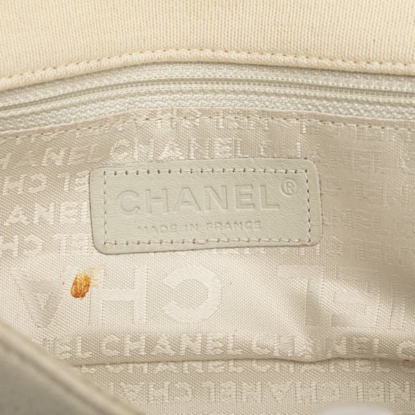 Pre-owned Chanel CC Jersey Pyramid Stud Flap White