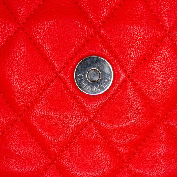 Pre-owned Chanel Maxi Washed Lambskin Chain Around Flap Red