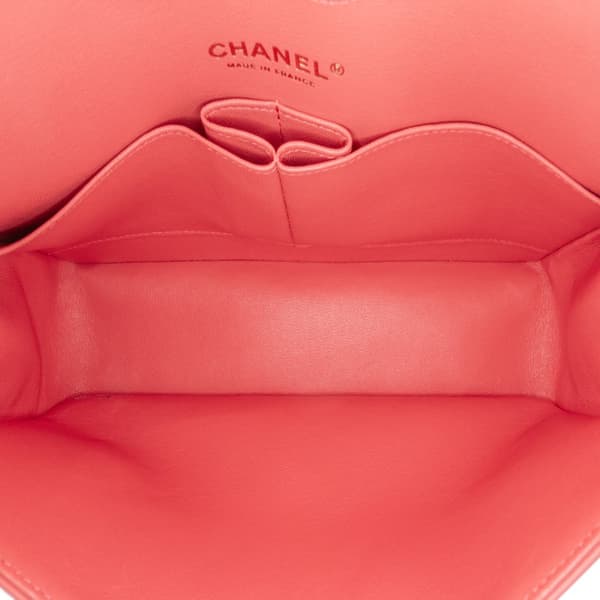 Pre-owned Chanel Medium Classic Chevron Lambskin Double Flap Red