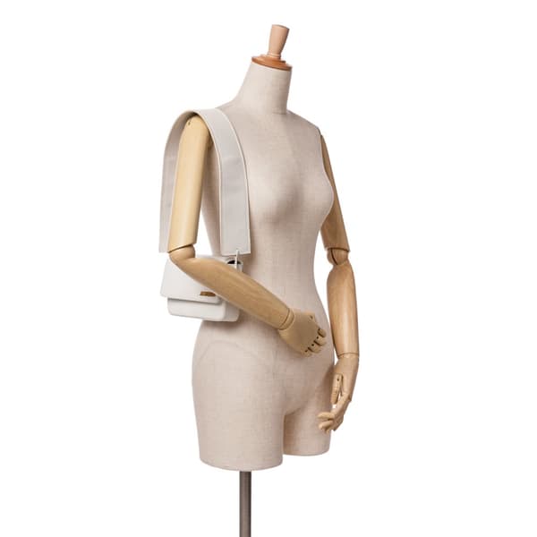 Pre-owned Jacquemus Calfskin Le Carinu White