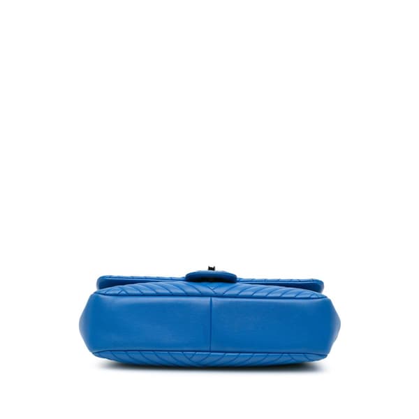 Pre-owned Chanel Medium Lambskin CC Crossing Flap Blue
