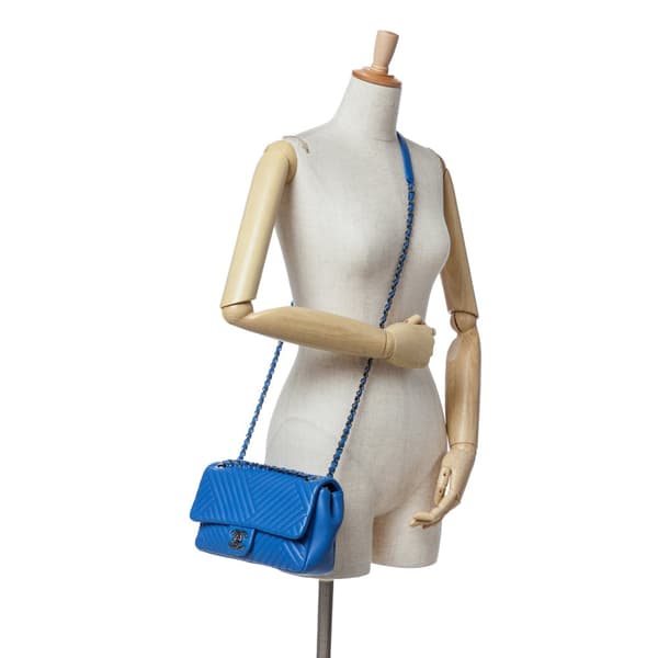 Pre-owned Chanel Medium Lambskin CC Crossing Flap Blue
