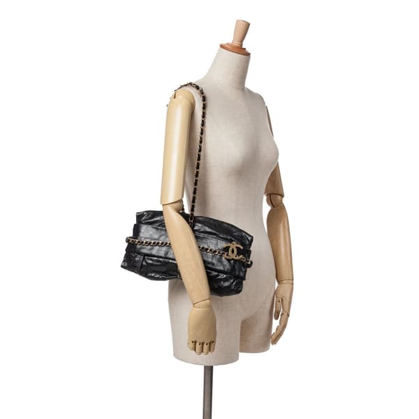 Pre-owned Chanel Quilted Calfskin Midnight Swim Baluchon Bag Black