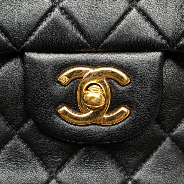 Pre-owned Chanel Medium Classic Lambskin Double Flap Black