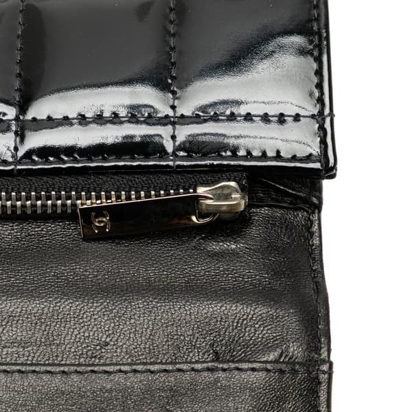 Pre-owned Chanel CC Chocolate Bar Patent Clutch on Chain Black