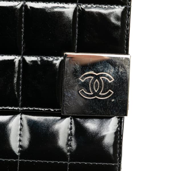 Pre-owned Chanel CC Chocolate Bar Patent Clutch on Chain Black