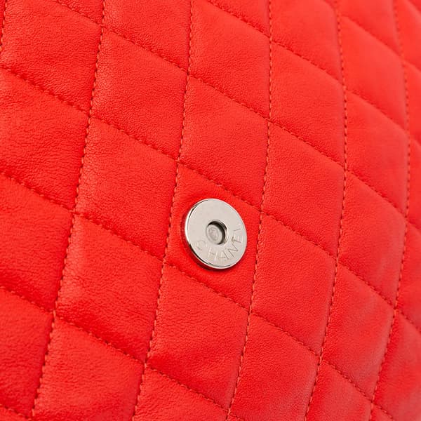 Pre-owned Chanel Maxi Washed Lambskin Chain Around Flap Red