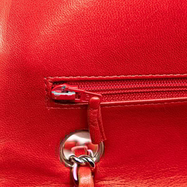 Pre-owned Chanel Medium Classic Lambskin Double Flap Red