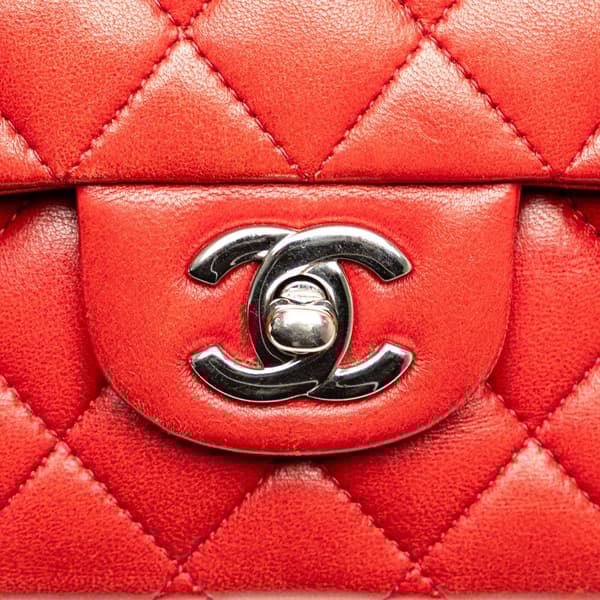 Pre-owned Chanel Medium Classic Lambskin Double Flap Red