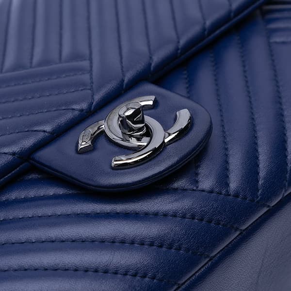 Pre-owned Chanel Large Lambskin CC Crossing Flap Blue