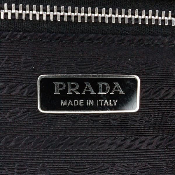 Pre-owned Prada Vitello Daino Grommet Chain Shoulder Bag Black