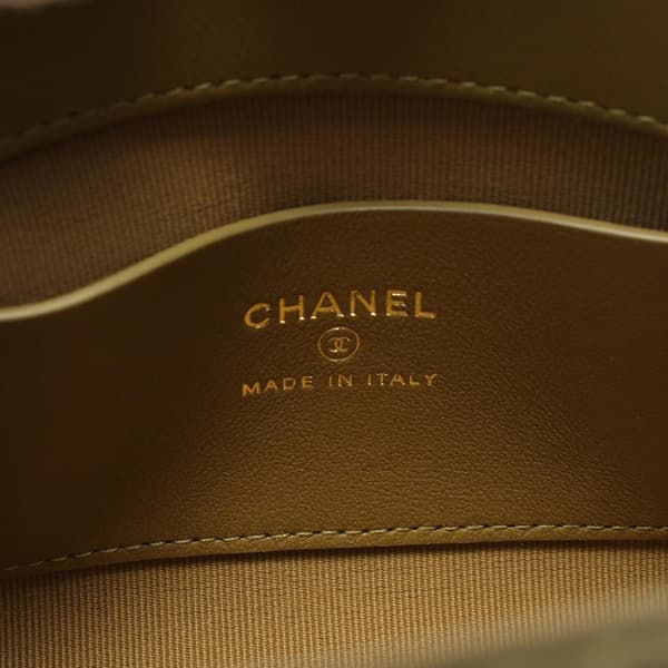 Pre-owned Chanel Quilted Lambskin Leo Shoulder Bag Green