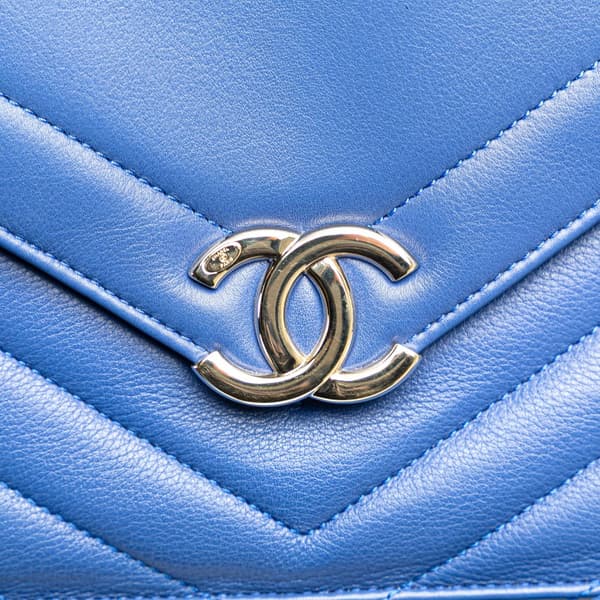 Pre-owned Chanel Chevron Calfskin Coco Envelope Shoulder Bag Blue