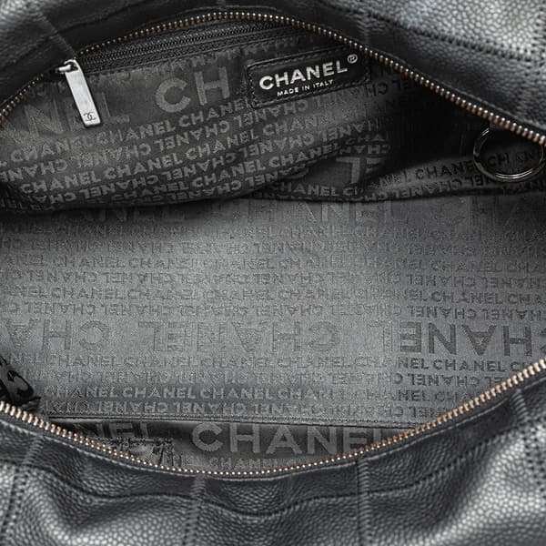 Pre-owned Chanel Choco Bar Caviar Shoulder Bag Black