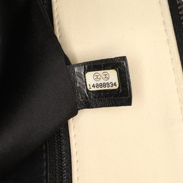 Pre-owned Chanel Maxi Quilted Calfskin Blizzard Zip Top Flap White