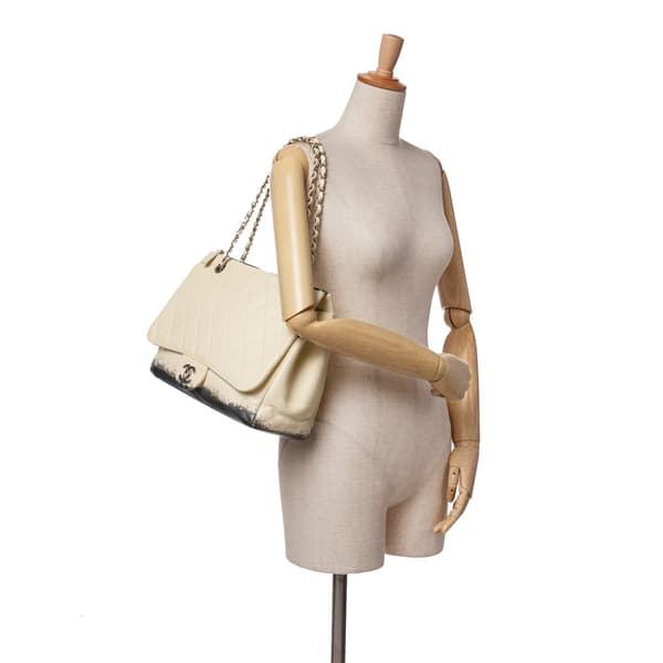 Pre-owned Chanel Maxi Quilted Calfskin Blizzard Zip Top Flap White