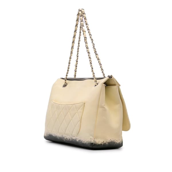 Pre-owned Chanel Maxi Quilted Calfskin Blizzard Zip Top Flap White