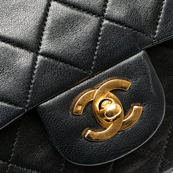 Pre-owned Chanel Medium Classic Lambskin Double Flap Black
