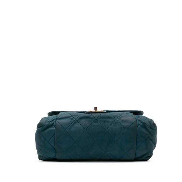 Pre-owned Chanel Large Iridescent Calfskin Chic Quilt Flap Blue