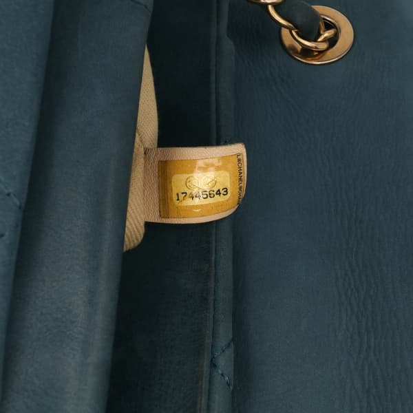 Pre-owned Chanel Large Iridescent Calfskin Chic Quilt Flap Blue