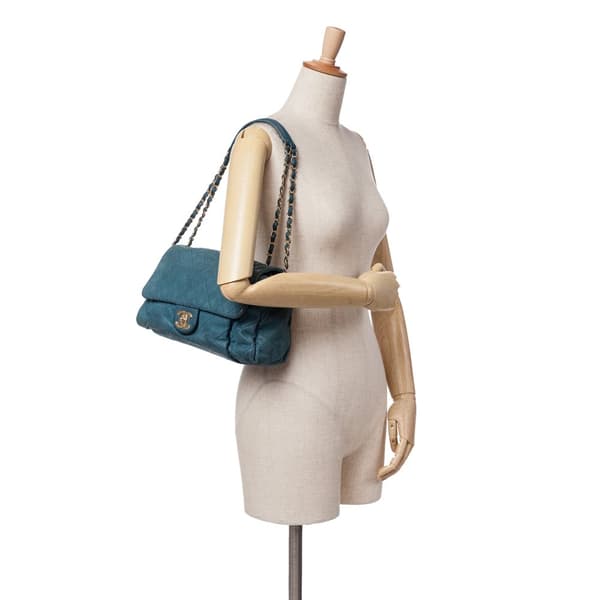 Pre-owned Chanel Large Iridescent Calfskin Chic Quilt Flap Blue