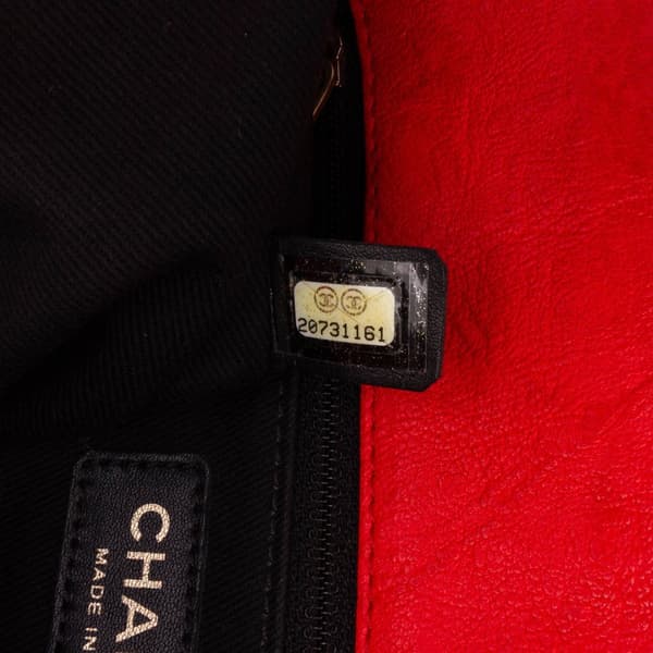 Pre-owned Chanel Medium Chevron Wrinkled Calfskin Medallion Charm Flap Red