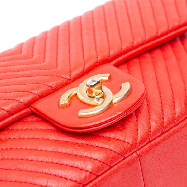 Pre-owned Chanel Medium Chevron Wrinkled Calfskin Medallion Charm Flap Red