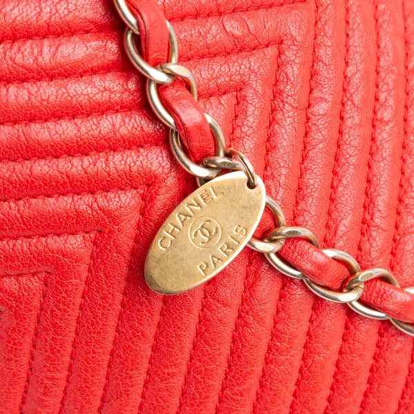 Pre-owned Chanel Medium Chevron Wrinkled Calfskin Medallion Charm Flap Red