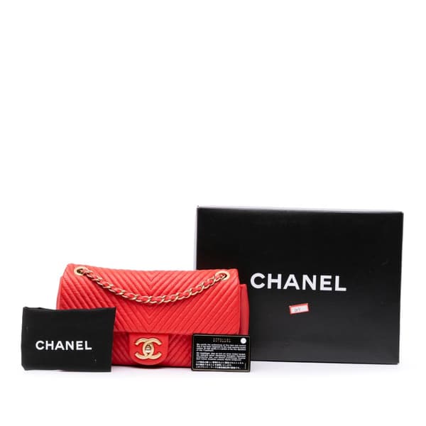 Pre-owned Chanel Medium Chevron Wrinkled Calfskin Medallion Charm Flap Red