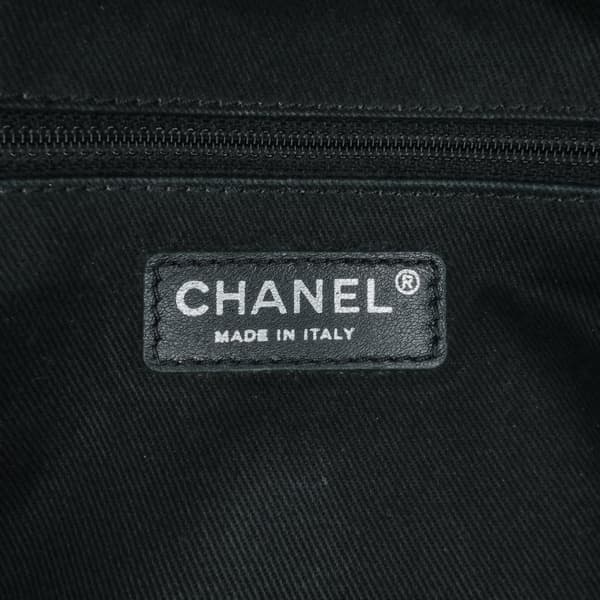 Pre-owned Chanel Jumbo Iridescent Quilted Caviar Easy Flap Blue