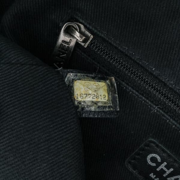 Pre-owned Chanel Jumbo Iridescent Quilted Caviar Easy Flap Blue