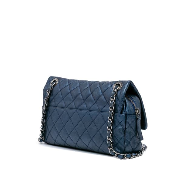 Pre-owned Chanel Jumbo Iridescent Quilted Caviar Easy Flap Blue