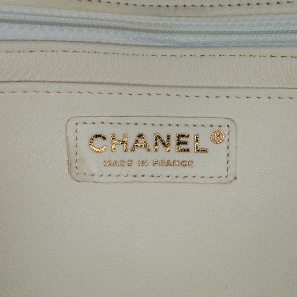Pre-owned Chanel Medium Calfskin and Wool Knit Single Flap White
