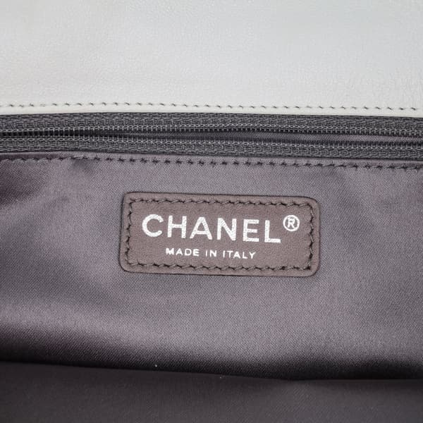 Pre-owned Chanel Lambskin Pearl Obsession Flap White