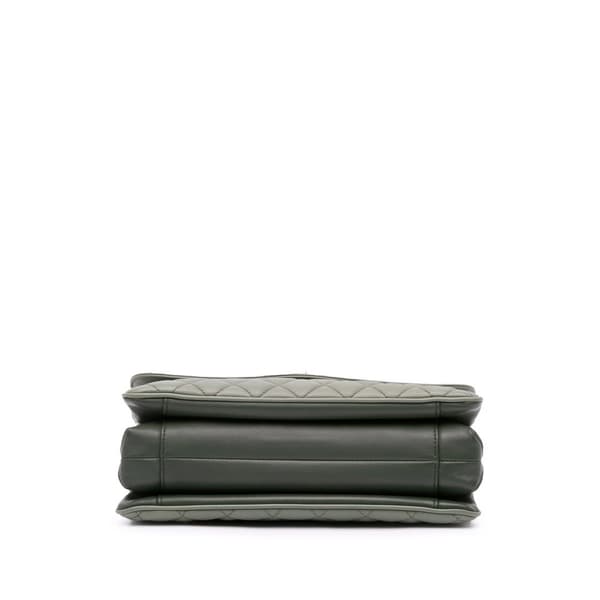 Pre-owned Chanel Large Quilted Lambskin Daily Companion Flap Green