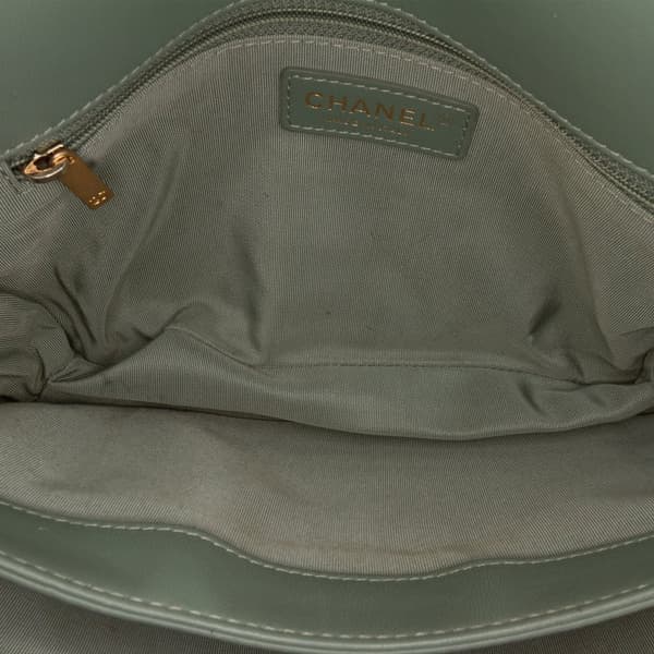 Pre-owned Chanel Large Quilted Lambskin Daily Companion Flap Green